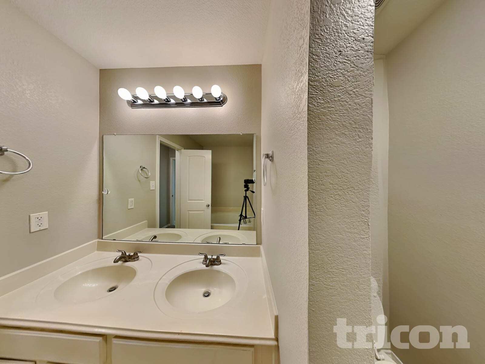 Building Photo - 711 Lentisco Dr