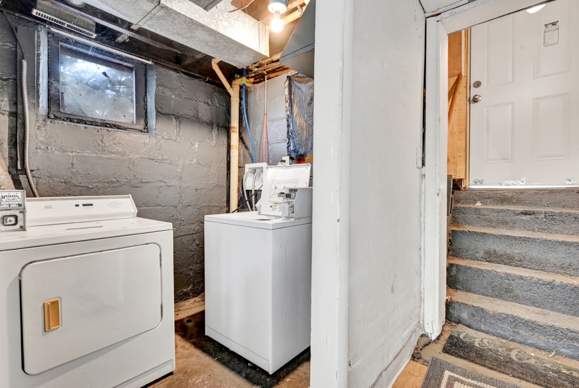 Building Photo - 224 Crest St