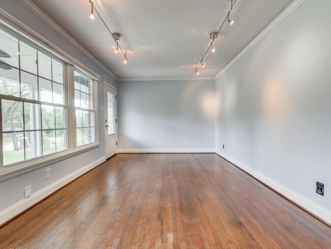 Building Photo - 9520 Ash Creek Dr