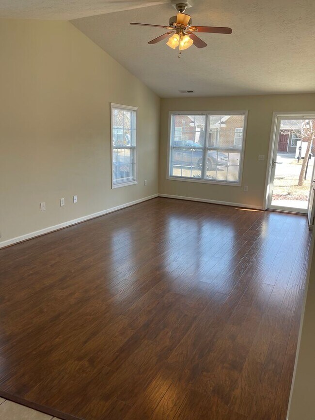 Building Photo - 23 Skylar Ct