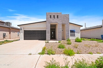 Building Photo - 12049 Hidden Gdns