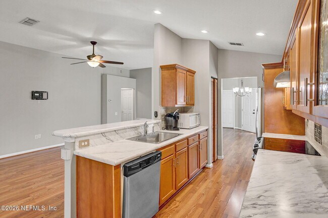 Building Photo - 1325 Fairway Village Dr
