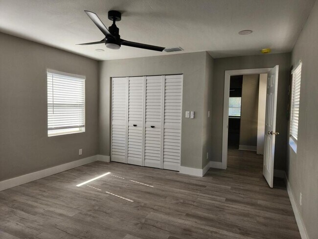 Building Photo - 2422 23rd St S