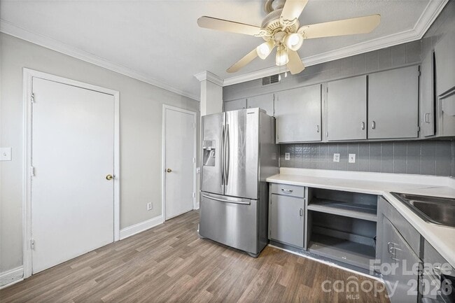 Building Photo - 7906 Oak Meadow Ct