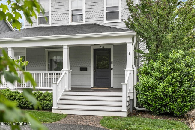 Building Photo - 693 River Rd