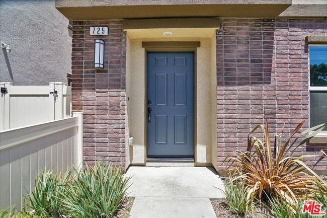 Building Photo - 725 Daniel Freeman Cir
