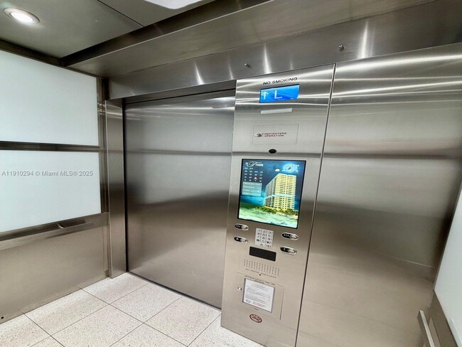 Building Photo - 6061 Collins Ave