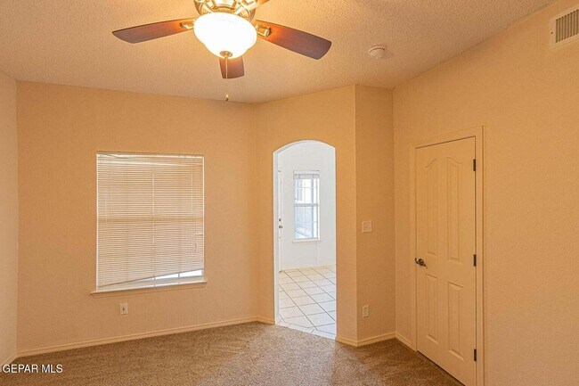 Building Photo - 2051 Sun Port Way