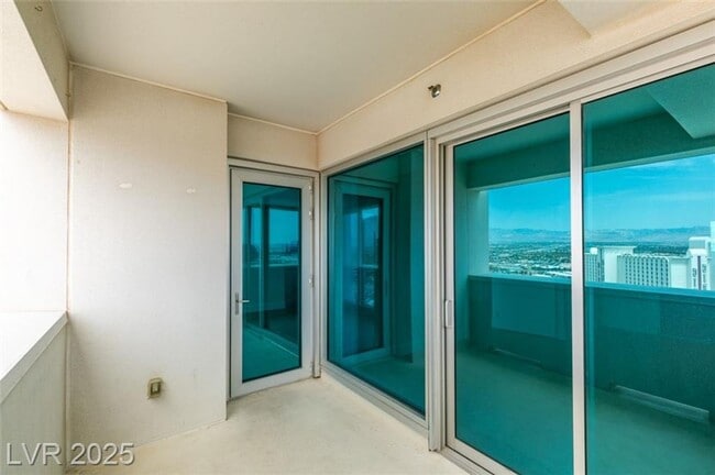 Building Photo - Luxury High-Rise Living at SKY | 29th Floo...