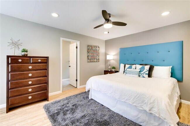 Building Photo - 609 Upson St