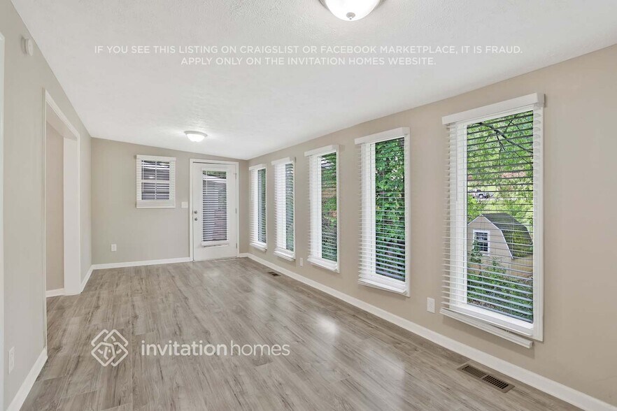 Building Photo - 2300 Pebble Rock W