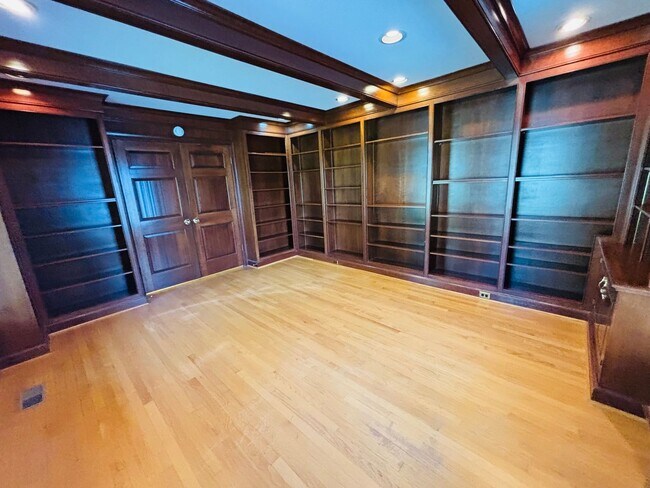 Building Photo - 405 Stonegate Dr