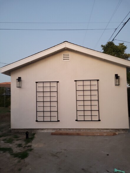 Building Photo - 14149 Flomar Dr
