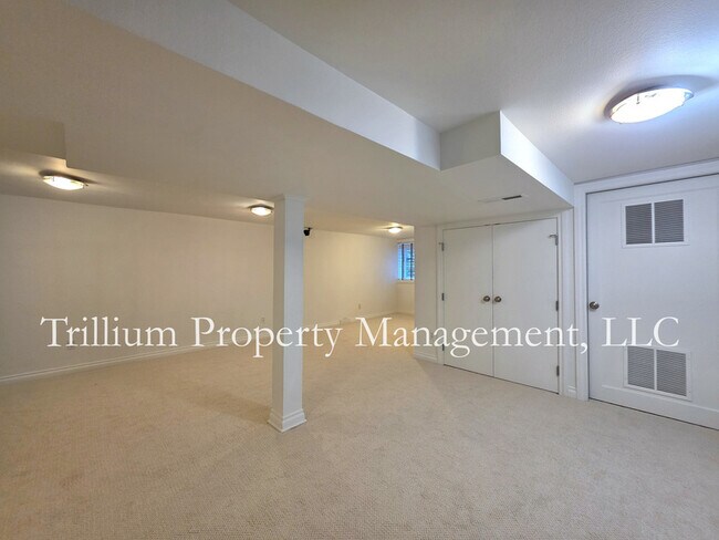 Building Photo - 2665 SW Brae Mar Ct