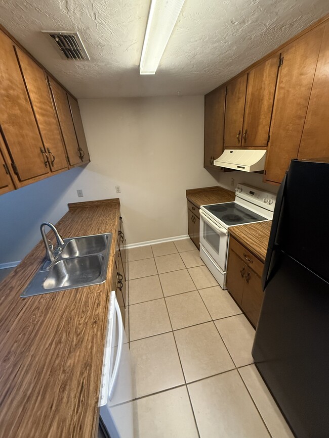 Building Photo - 2013 Canewood Ct