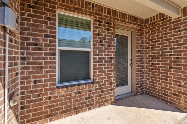 Building Photo - 917 Ramblewood St