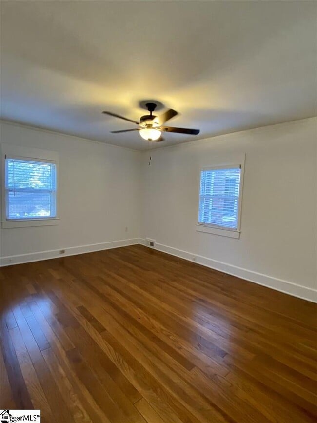 Building Photo - 600 University Ridge