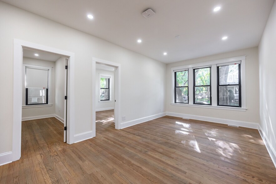 Building Photo - 4636 N Hamilton Ave