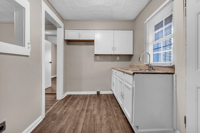 Building Photo - 481 Marianna St