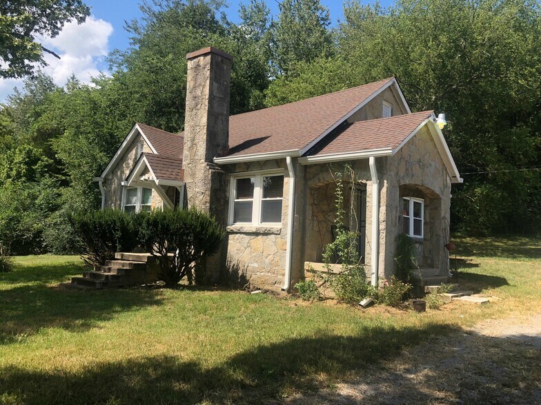 Building Photo - 2200 Claylick Road
