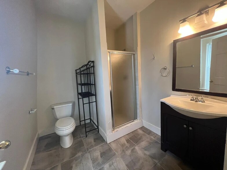 Building Photo - 76 Chestnut St