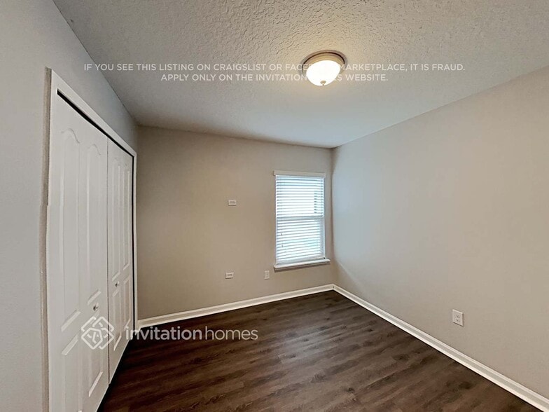 Building Photo - 306 Colorado Springs Way