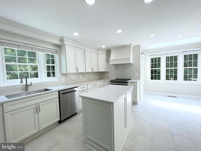 Building Photo - 6609 Heidi Ct