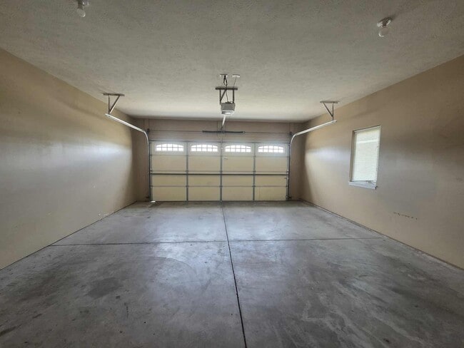 Building Photo - 404 Michaels Court