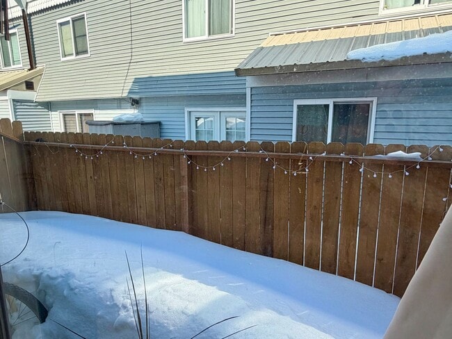 Building Photo - 2 Bedroom Townhouse with Carport