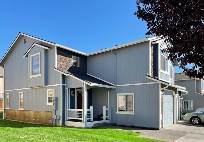 Building Photo - 2104 Yellowstone St