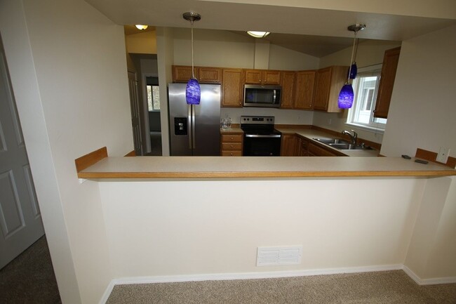 Building Photo - 4 Bedroom Eagle River Home!