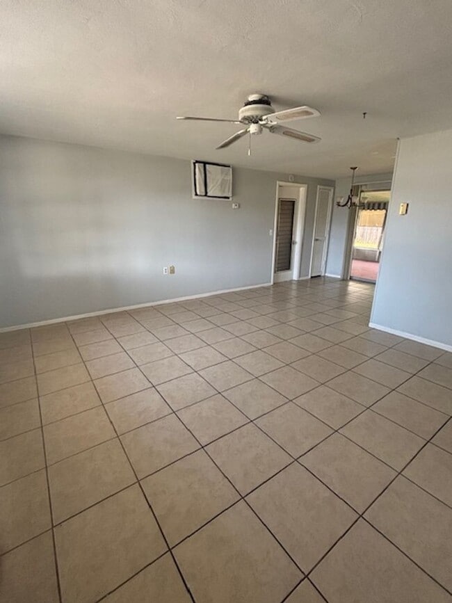 Building Photo - 2/1 available now!