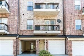 Building Photo - Fabulous South End Condo for Immediate Lease! Water included!