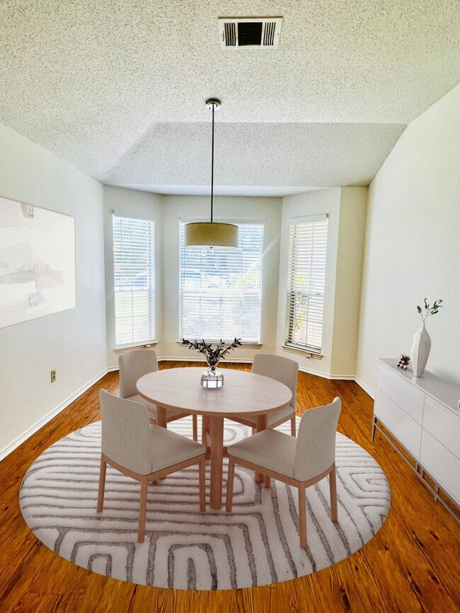 Building Photo - South Austin 3-bedroom/2-bath Home Reduced...