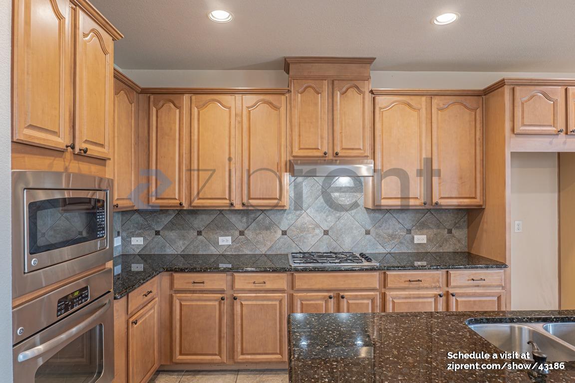Building Photo - 13977 Valley Mills Dr