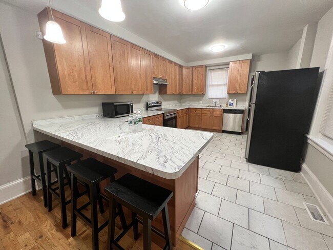 Building Photo - 5B2B house | Walking distance to Drexel University and UPenn