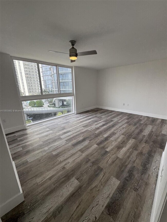Building Photo - 15645 Collins Ave