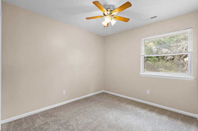 Building Photo - !Wow! Updated townhouse for rent Virginia Beach