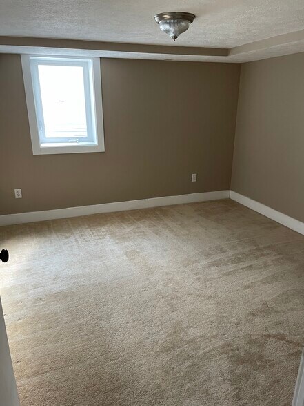 Building Photo - 5815 Country View Dr