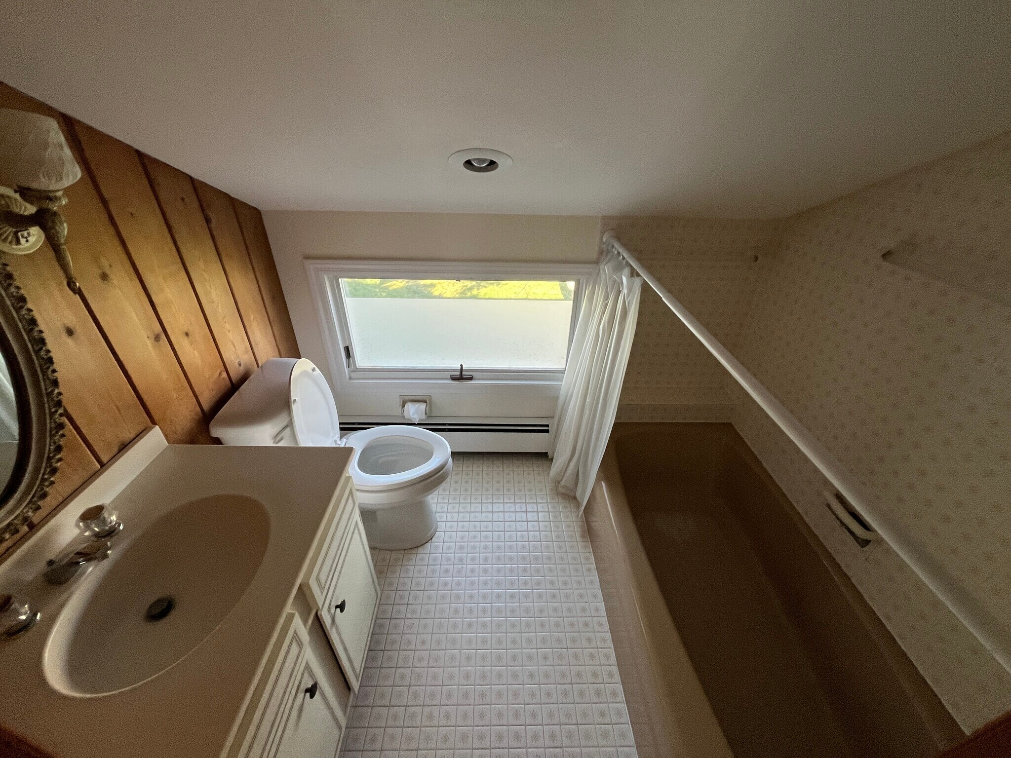 Building Photo - 16 S Beach Rd