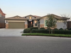 Building Photo - Beautiful Home in Gated Community