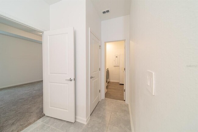 Building Photo - 2898 Armstrong Ave