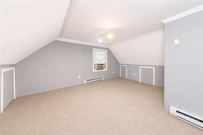 Building Photo - 702 Tanyard St