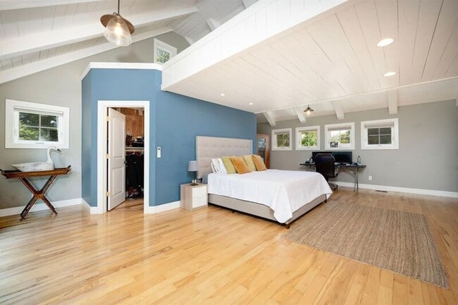 Building Photo - 12422 Homestead Way