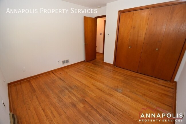 Building Photo - 817 Cedarcroft Dr