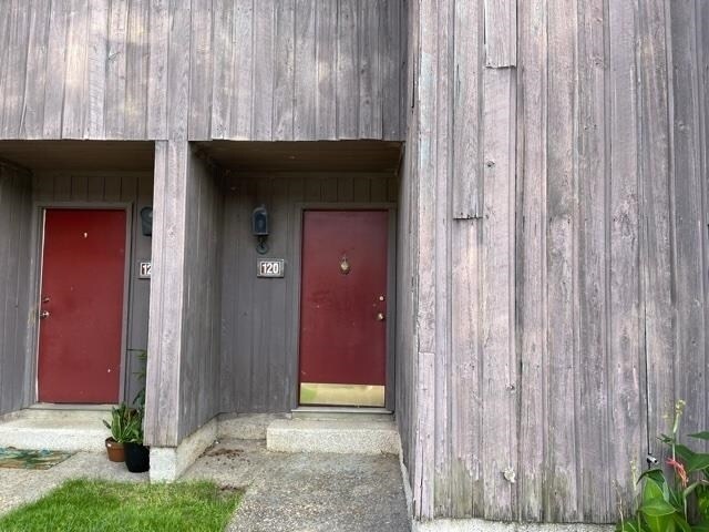Building Photo - 120 Valley Rd