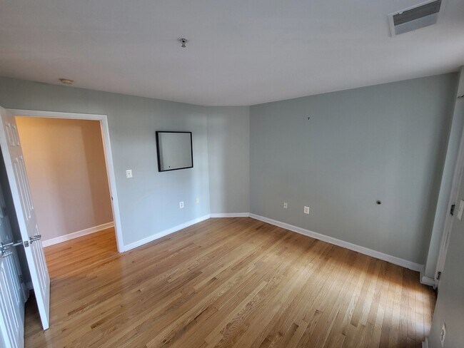 Building Photo - 1308 Clifton St NW