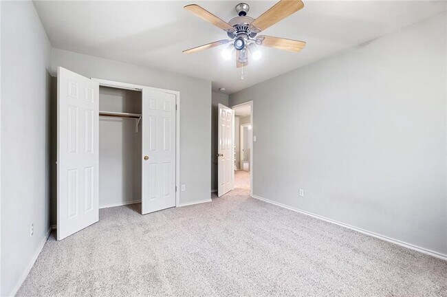Building Photo - 4229 Kingsburg Dr