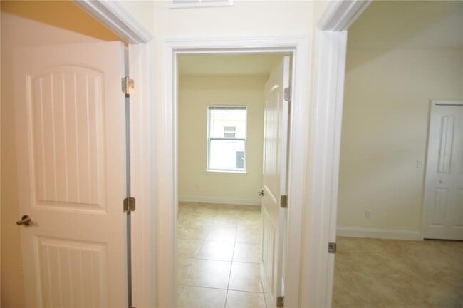 Building Photo - 17 Rainbow Ln