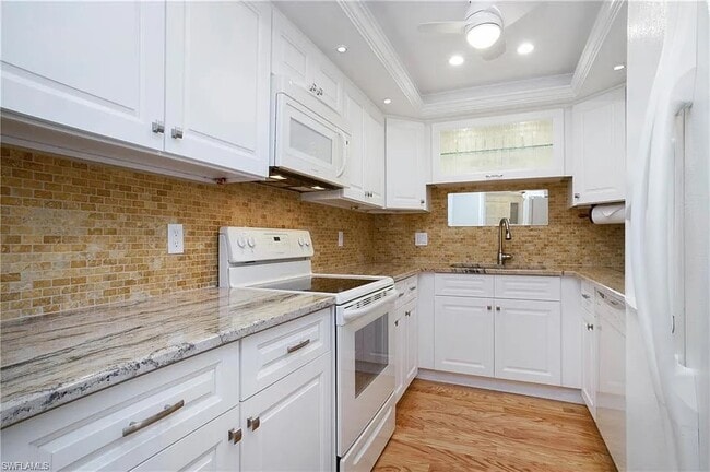 Building Photo - 955 Palm View Dr
